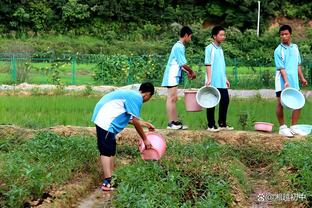 Thì ra là thế! Hôm qua Phổ Nhĩ giả vờ ngã một hiệp, giẫm phải mồ hôi của mình biến thành ngã thật......